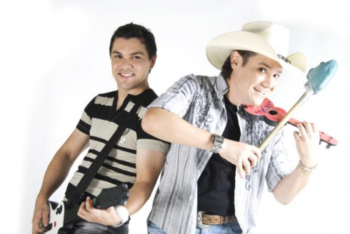 Dupla Pedro Henrique e Fernando é atração deste sábado na 23ª Expobai Pedro Henrique e Fernando, hoje na Expobai.