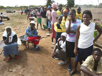 Brasil firma acordo para implantação do Programa Mais Alimentos no Zimbábue