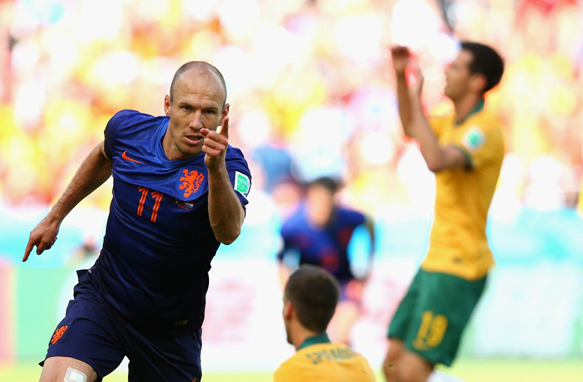 Robben fez o primeiro gol da Holanda e soma três no Mundial de 2014