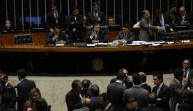 Câmara encerra sessão sem concluir votação dos destaques ao projeto do pré-sal O presidente da Câmara, deputado Rodrigo Maia, encerrou a sessão e transferiu para esta terça-feira a conclusão da votação dos destaquesFabio Rodrigues Pozzebom/Agência Brasil