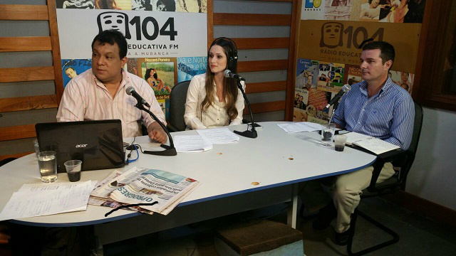 Governo investe na qualidade para tornar produtos de MS mais competitivos Diretor-presidente da Iagro, Luciano Chiochetta (dir), no estúdio da Educativa FM 104 / Foto: Divulgação