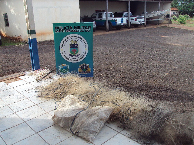 PMA prende seis pescadores pescando com redes de pesca e espinhéis