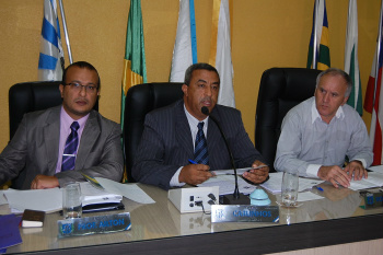 A sessão foi dirigida pela mesa diretora do legislativo municipal / Foto: Moreira Produções