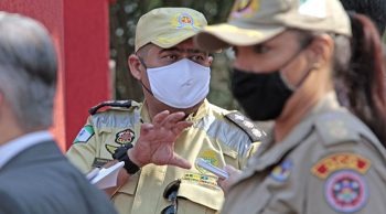 Bombeiros do PR chegam a MS para combater fogo no Pantanal e Cerrado Militares de SC devem reforçar o combate em MS nos próximos dias