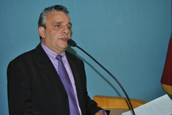 Protético pede asfalto ligando as vilas Santo Antonio e Nossa Senhora Aparecida Vereador Protético reivindica asfalto para vilas da cidadeFoto: Moreira Produções