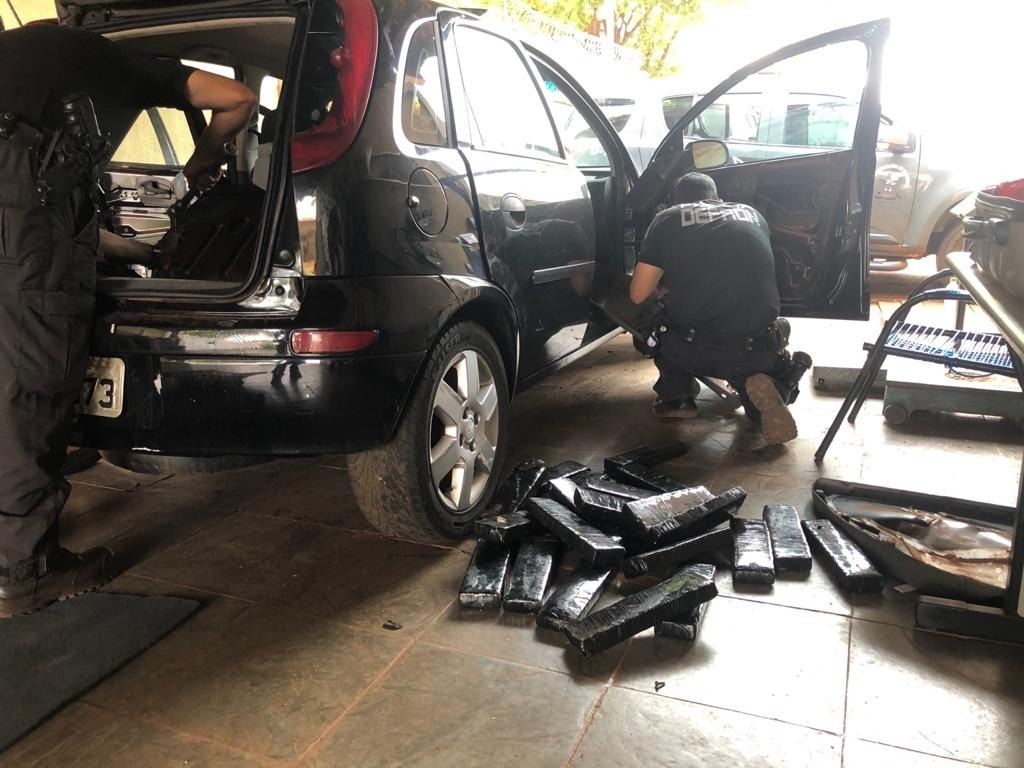 Polícia apreende veículo recheado de maconha e prende condutor Foto; Divulgação