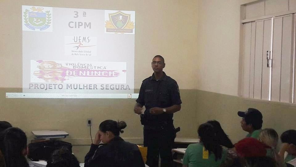 O soldado Adelino Schibilsk, que integra o projeto Mulher Segura da PM de Amambai.