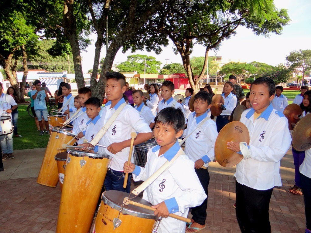 Participantes da Banda Mirim participaram da homenagem às mães.