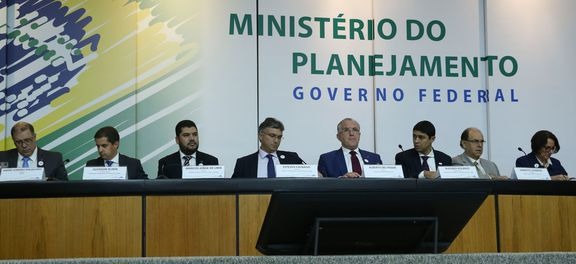 Após revisão, governo anuncia cancelamento de 422 mil benefícios sociais Após revisão, governo anuncia cancelamento de 422 mil benefícios sociais