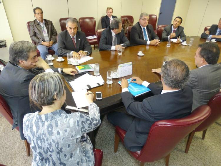 Reinaldo discute questões indígenas e projetos de reflorestamento em Brasília Reinaldo discute questões indígenas e projetos de reflorestamento em Brasília