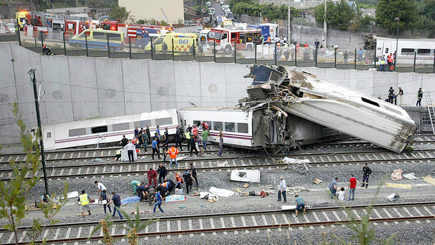 Maquinista do trem que descarrilou conversava ao celular no momento do acidente
