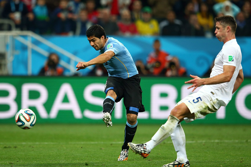 Luis Suárez comanda o Uruguai em vitória sobre a Inglaterra em São Paulo Luis Suárez comanda o Uruguai em vitória sobre a Inglaterra em São Paulo