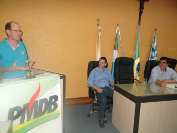 PMDB de Amambai empossa nova diretoria e filia lideranças Prefeito de Amambai, Sérgio Barbosa (PMDB) Foto: Moreira Produções