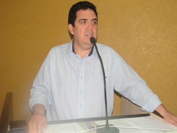 PMDB de Amambai empossa nova diretoria e filia lideranças Presidente do diretório municipal, advogado Odil PuquesFoto: Moreira Produções