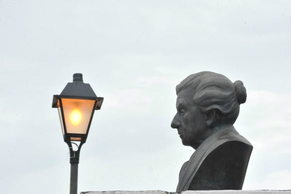 Diretora do museu Casa de Cora Coralina, Marlene Vellasco, diz que a obra da escritora reflete a vida dura e simples que ela levou / Marcello Casal Jr. / Agência Brasil