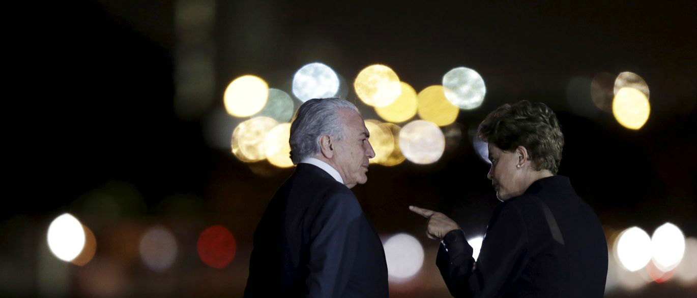 Dilma assitiu derrota no STF enquanto deputados brindavam com Temer DR