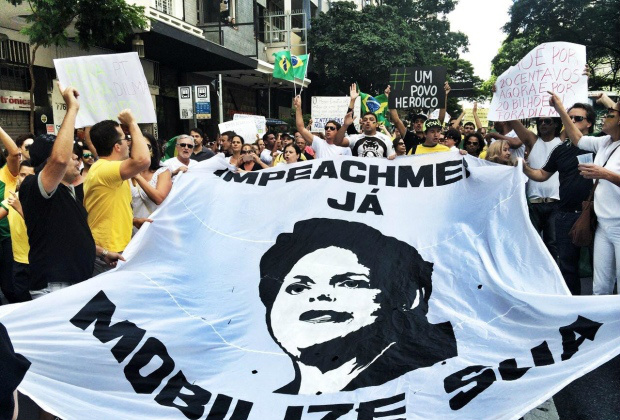 Parlamentares se revezam na tribuna em discursos a favor e contra o impeachment Parlamentares se revezam na tribuna em discursos a favor e contra o impeachment