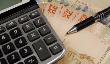 Economistas elogiam reformas estruturais do último ano Para especialistas, definição de um teto para os gastos públicos e os projetos de reformas trabalhista e previdenciária apoiaram cenário promissor
