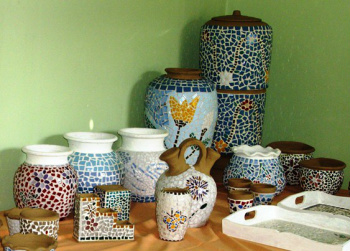 Arte em mosaico encanta e vira fonte de renda para detentas de Dourados Arte em mosaico encanta e vira fonte de renda para detentas de Dourados