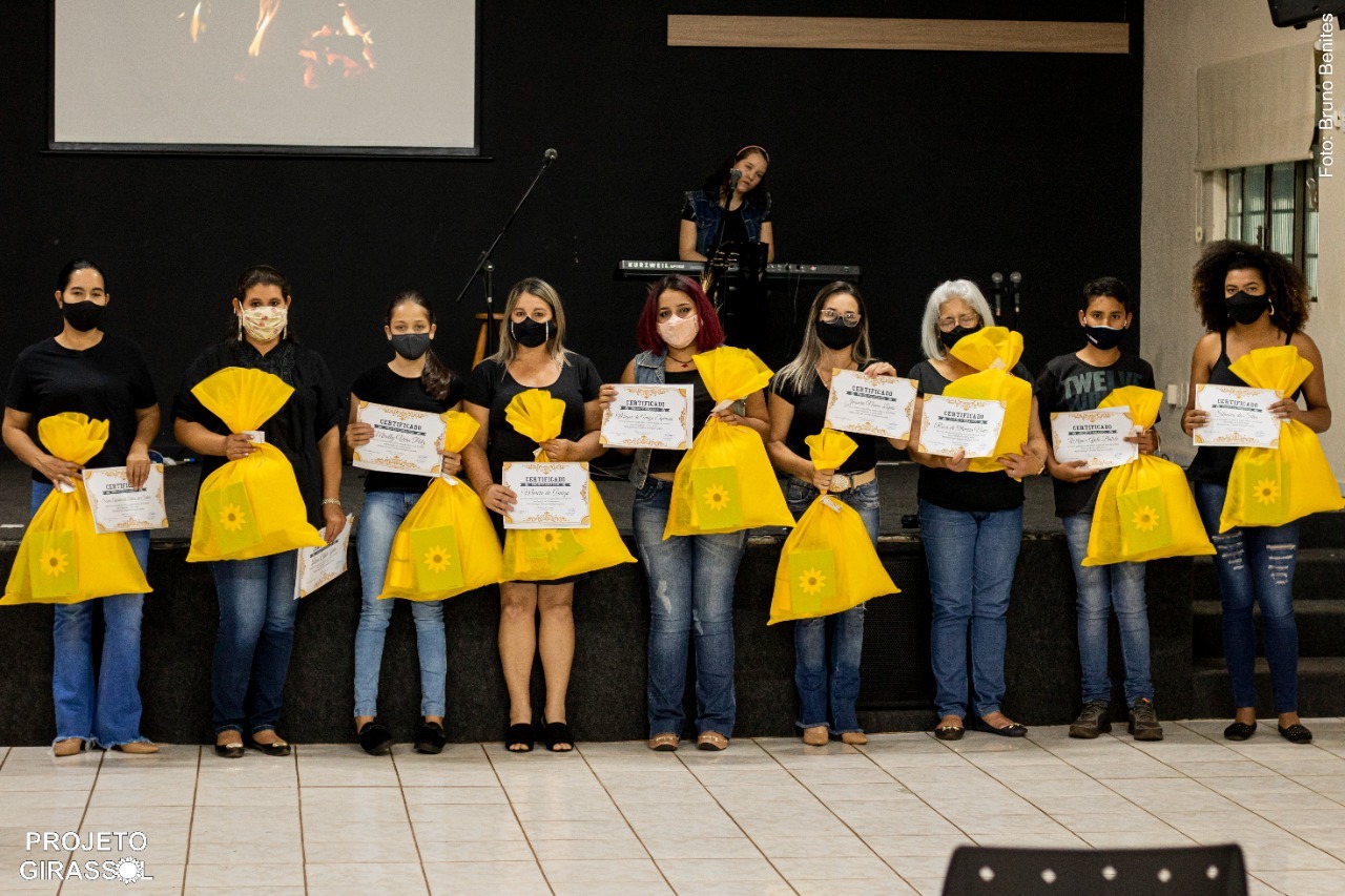 Projeto Girassol profissionaliza mulheres e adolescentes Foto: Bruno Benites