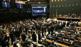 Câmara conclui votação da PEC dos Gastos Públicos e proposta segue para o Senado A PEC 241, que limita o teto dos gastos públicos, é aprovada na Câmara e segue agora para o SenadoFabio Rodrigues Pozzebom/Agência Brasil