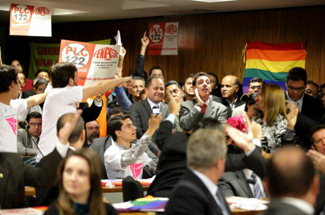 Criminaliz​ação da homofobia tem votação adiada