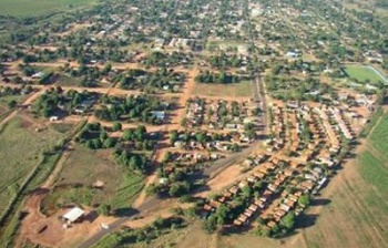 Homem cai de bote e morre afogado em Tacuru Vista aérea da cidade de Tacuru