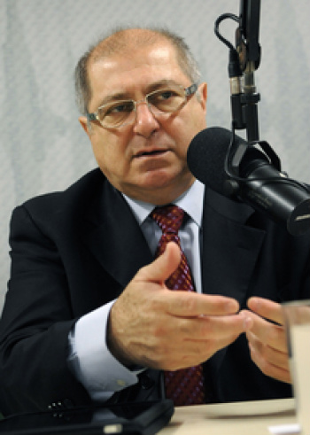 Ministro das Comunicações, Paulo Bernardo. 
