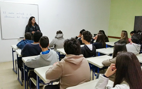 Aulas de espanhol ajudam na aproximação com país vizinho