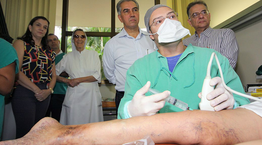 Governador acompanha atendimento a pacientes da Caravana da Saúde Foto: Divulgação
