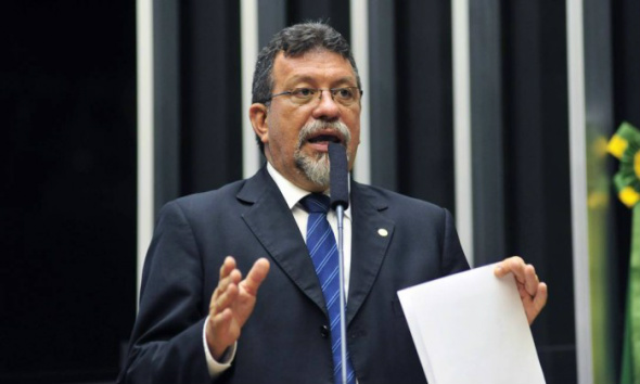 PT reafirma que impeachment é golpe e diz que oposição não tem os 342 votos O líder do partido na Casa, deputado Afonso Florence (PT/BA)Foto: Divulgação