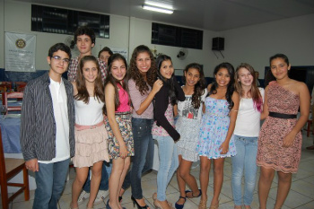Semana da Mulher - Presença feminina nas instituições do Rotary em Amambai Os jovens do Interact na fundação do clube em julho de 2012.