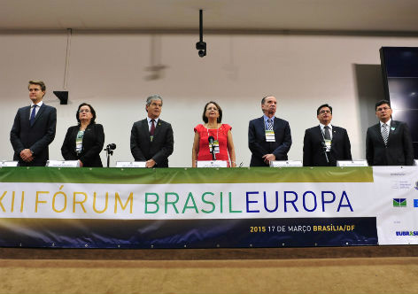 Ana Paula Zacarias entregou ao titular do MCTI uma carta do novo comissário da União Europeia responsável pelo setor, reforçando a parceria / Foto: Divulgação