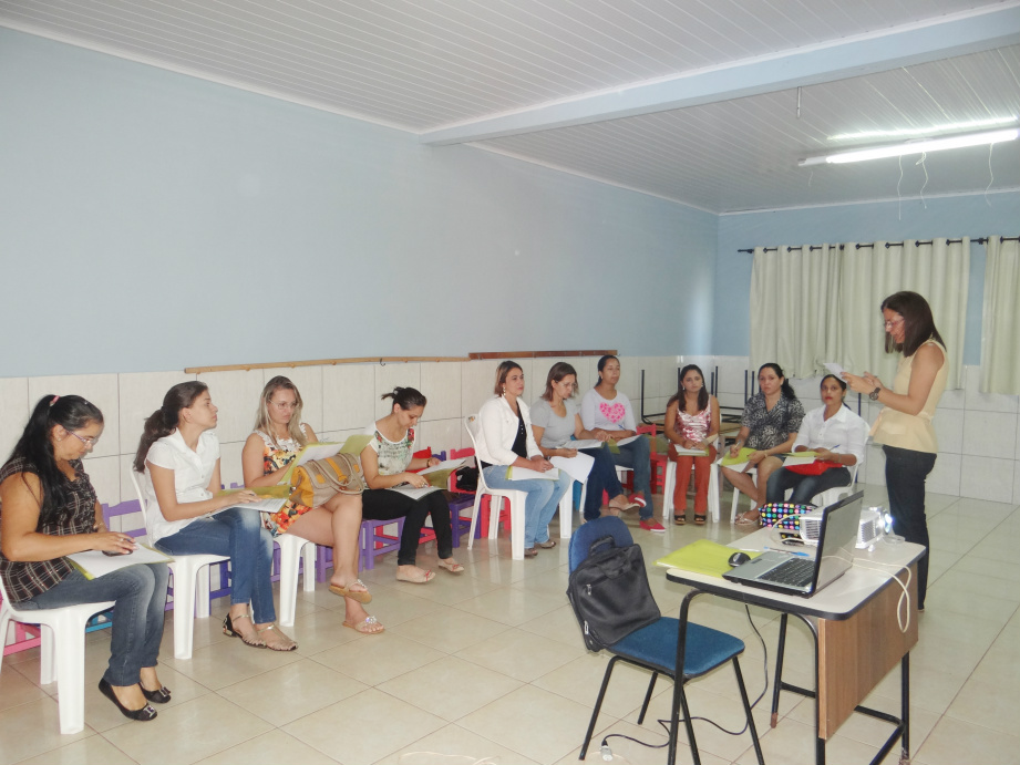 Professores se reuniram em polos escolares / Foto: Moreira Produções