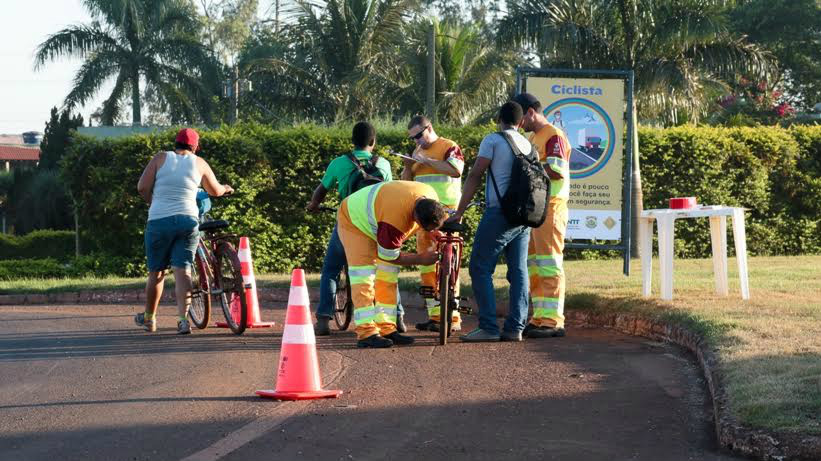 Ação da CCR MSVia e da PRF em Dourados abordou mais de 450 ciclistas