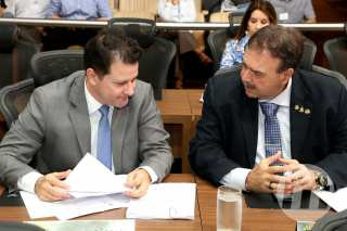 PMDB define Moka para Senado e fará pesquisas com André e mais 3 nomes E/D-Deputados estaduais Renato Cãmara e Paulo Siufi Foto: Divulgação/Victor Chileno/ALMS