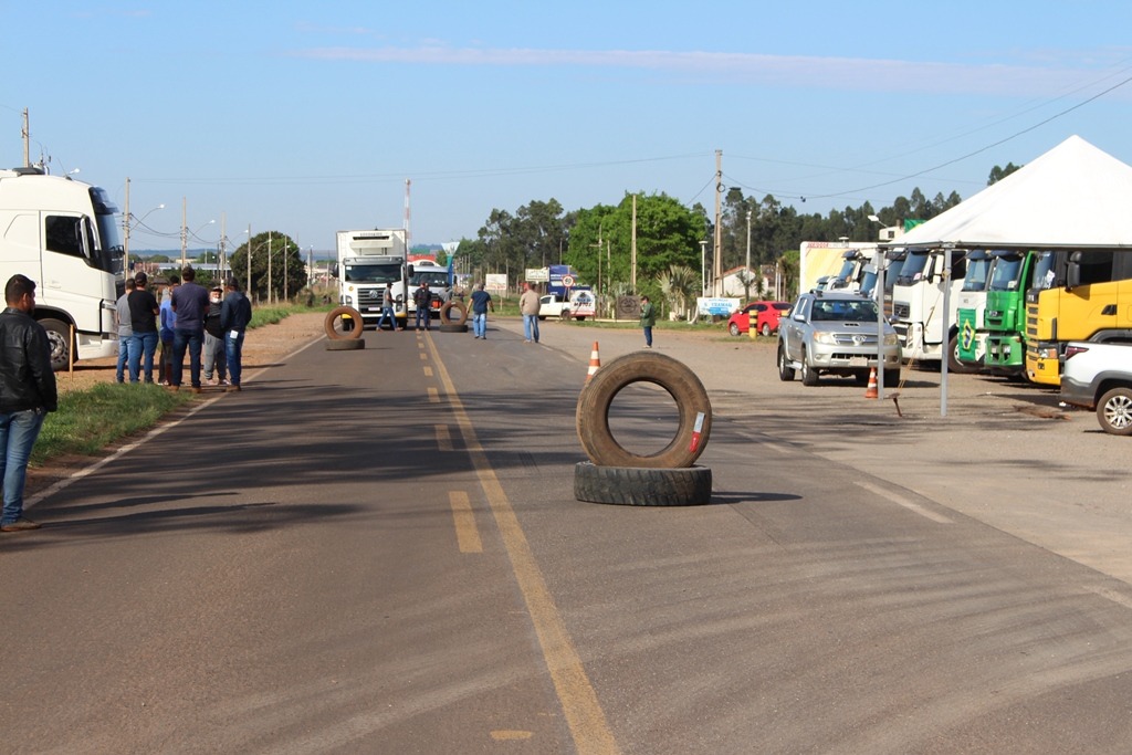 Bloqueio dos caminhoneiros em Amambai já começou Foto: Vilson Nascimento