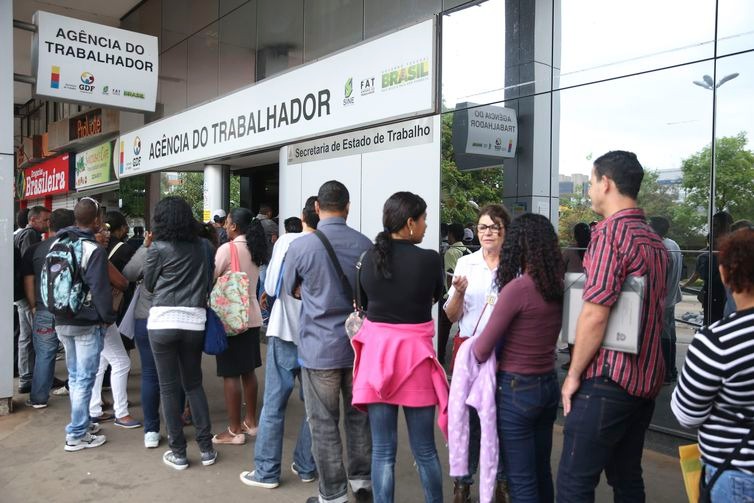 O Brasil tem 12,7 milhões de pessoas desocupadas, um contingente maior que a população da cidade de São Paulo e de países como Bolívia, Bélgica ou Cuba .