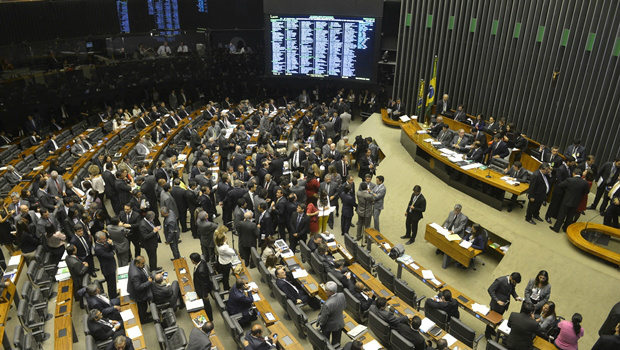 Câmara retoma votação do projeto da terceirização na terça-feira (14) Câmara retoma votação do projeto da terceirização na terça-feira (14)