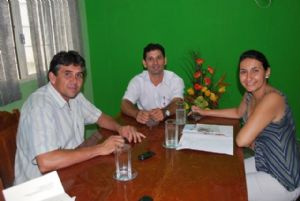 Aral Moreira vai ganhar filial da fábrica de lingerie da Cia Magistral Vereadores reunidos com o represetante da Cia Magistral.