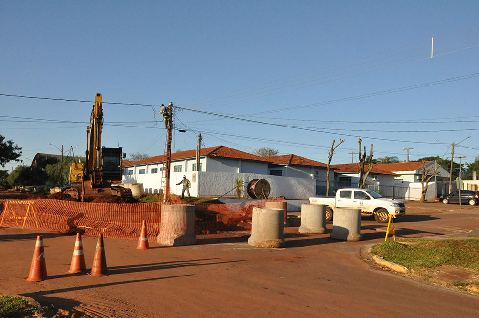 A região, que também possui grande fluxo de alunos em virtude da escola municipal Maria Bataglin Machado, foi contemplada com a implantação do asfaltamento / Foto: Decom