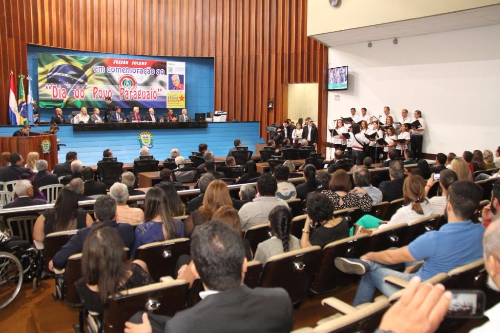 Sessão solene foi realizada no Plenário Júlio Maia na noite desta sexta-feiraFoto: Divulgação 