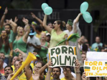 Manifestações de 15/03 levaram milhares de pessoas às ruas em todo o país. Reuters/Paulo Whitaker