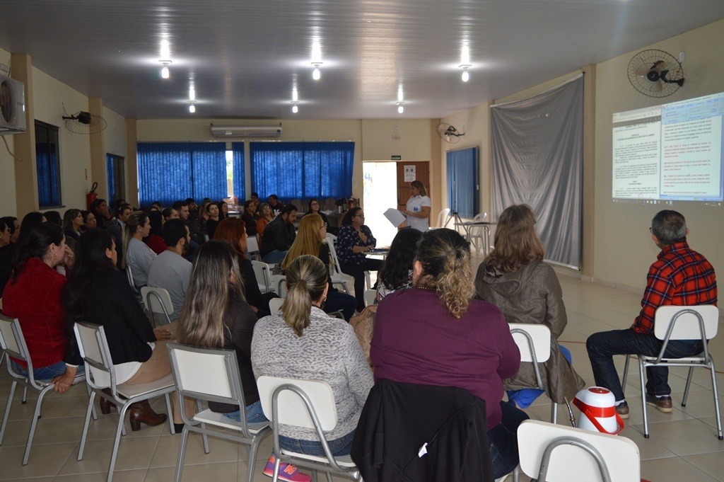 O estatuto do magistério foi debatido com a categoria durante realização de assembleia / Foto: Assessoria