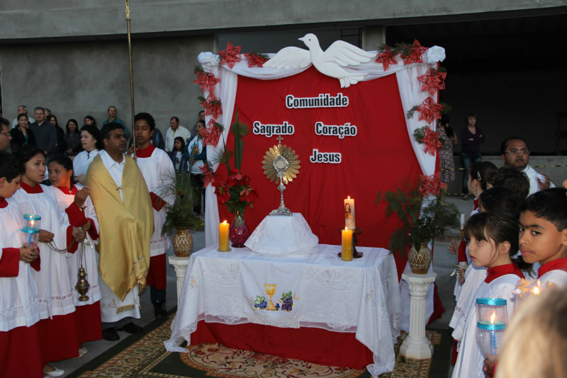 Comunidade católica de Amambai realiza procissão de Corpus Christi Comunidade católica de Amambai realiza procissão de Corpus Christi