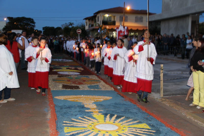 Comunidade católica de Amambai realiza procissão de Corpus Christi Comunidade católica de Amambai realiza procissão de Corpus Christi