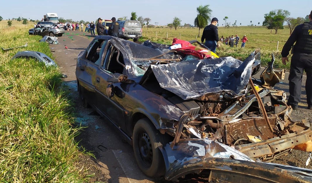 Traficante bate de frente com carro de passeio e causa morte de condutor Foto cedida pelo Corpo de Bombeiros