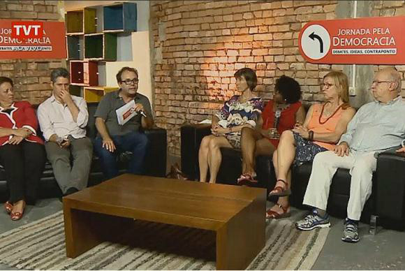 Debate avalia atuação do governo na redemocratização da comunicação Participantes da mesa-redonda Conjuntura e Conservadorismo: Beijinho no Ombro pros Intolerantes debatem a redemocratização da comunicação / Reprodução TV Brasil