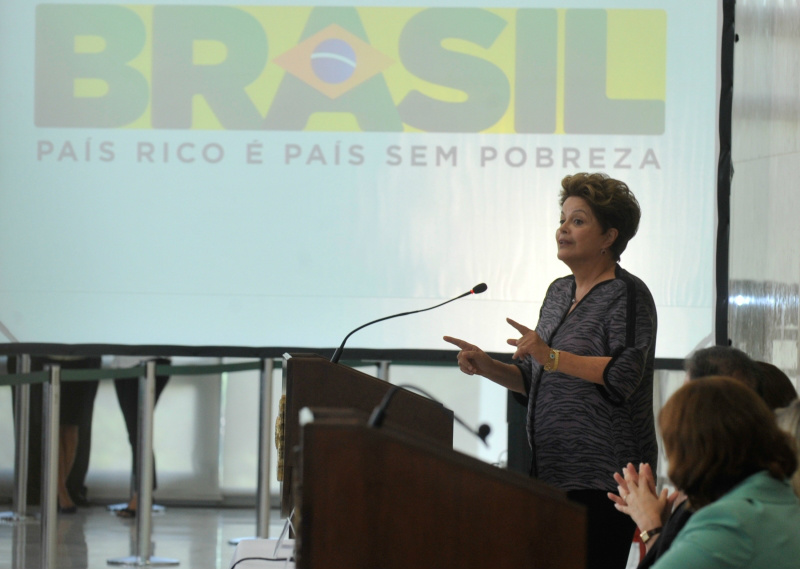 Dilma anuncia R$ 33 bilhões para saneamento, mobilidade urbana e pavimentação
