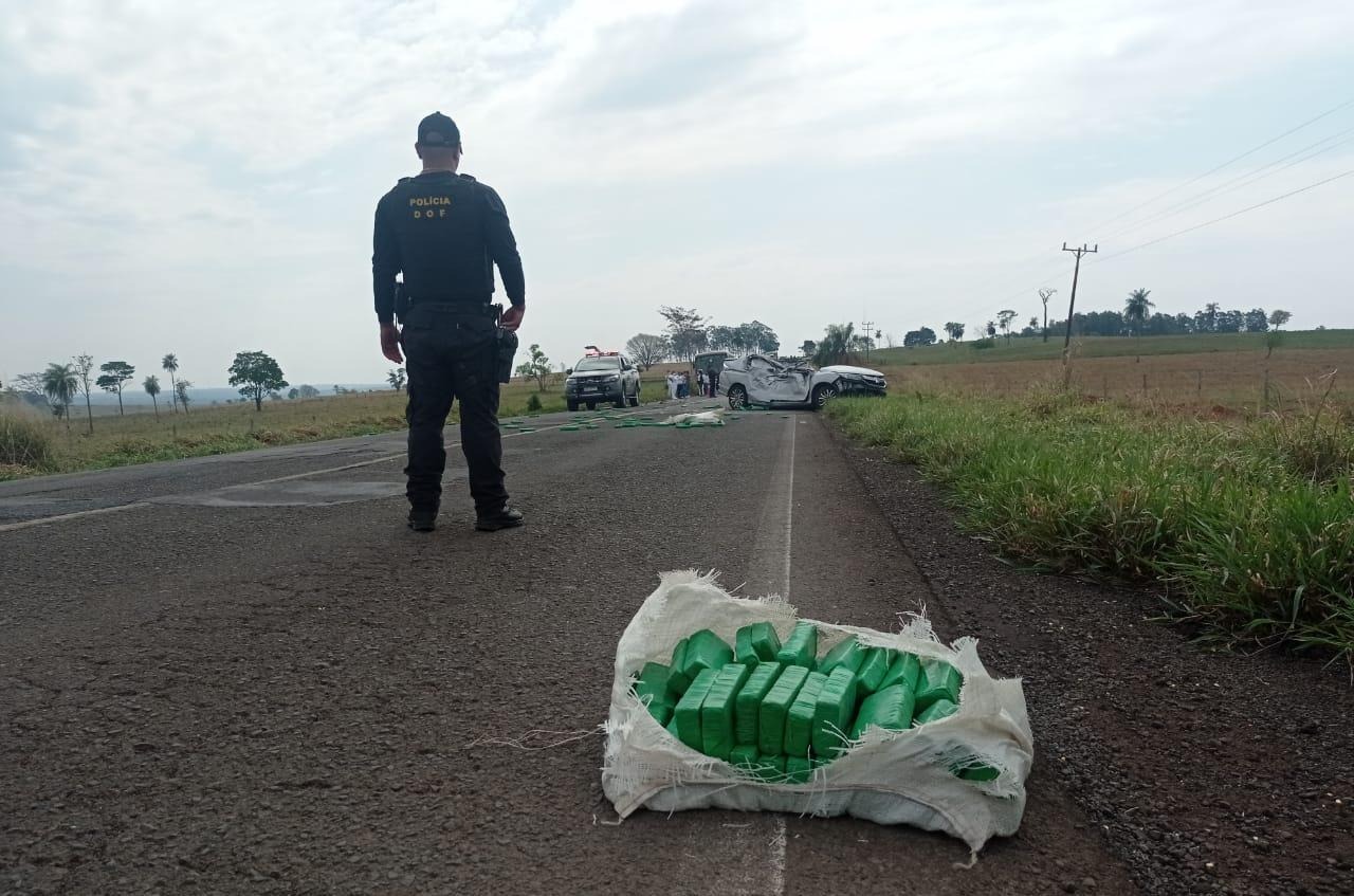Veículo carregado com maconha é apreendido pelo DOF neste sábado (11) Veículo carregado com maconha é apreendido pelo DOF neste sábado (11)